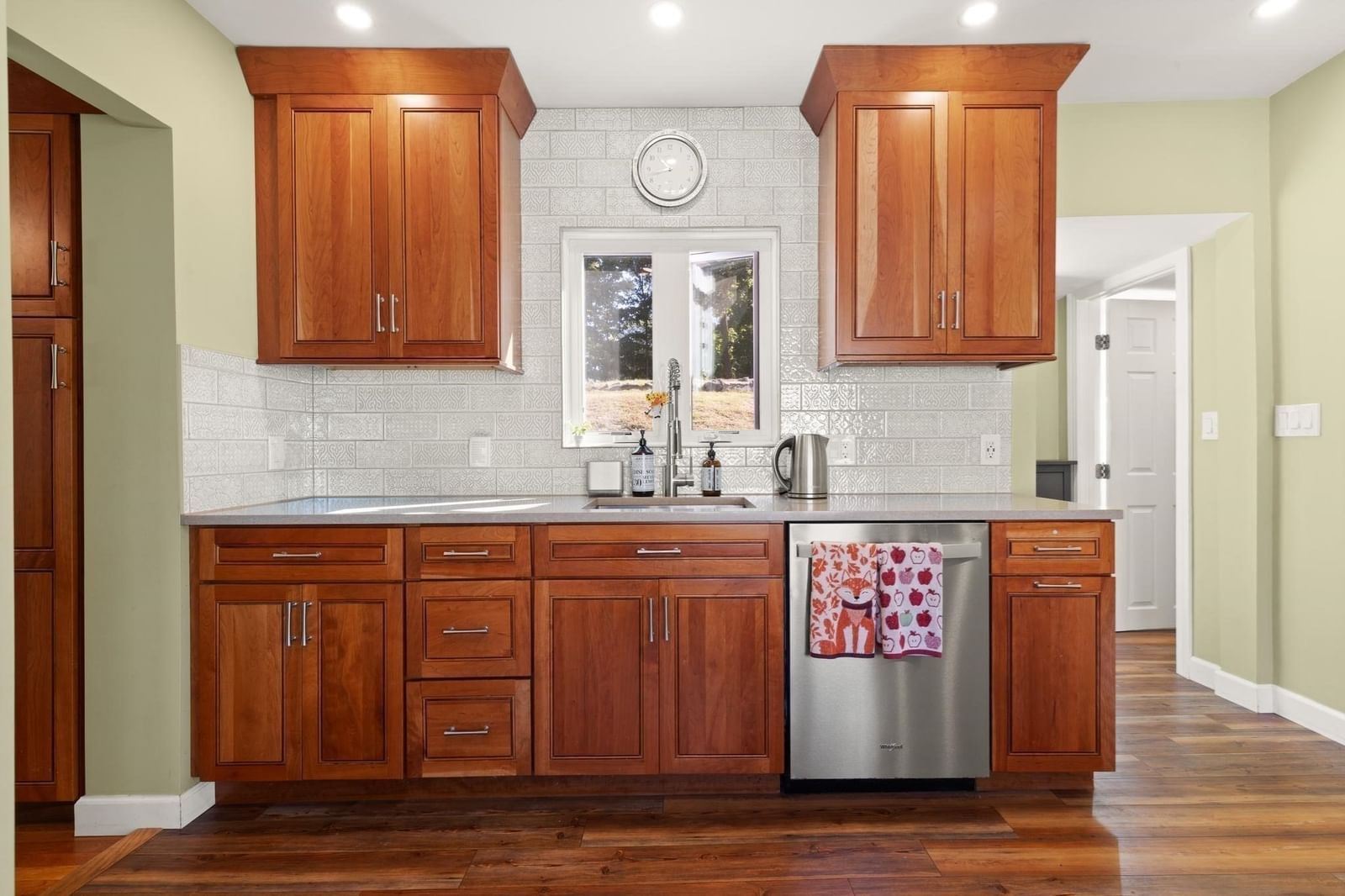 21 Charles St Woburn — Photo 10 of 37