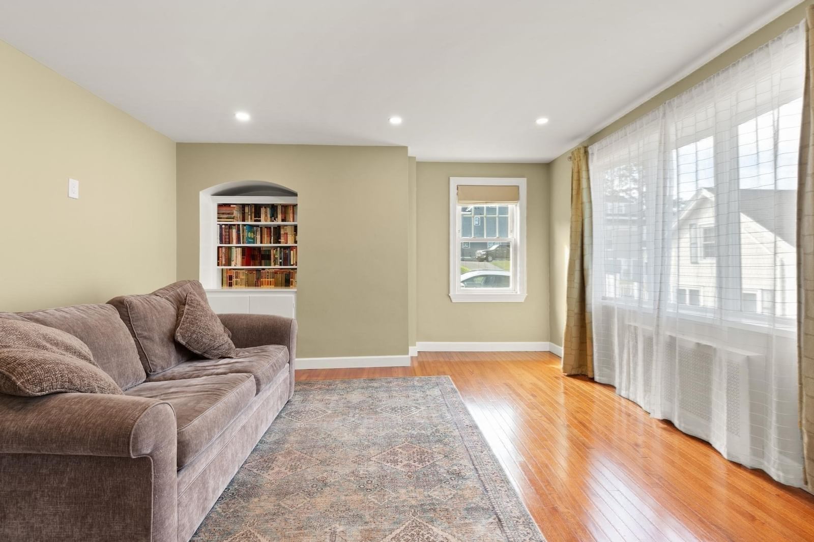 21 Charles St Woburn — Photo 14 of 37