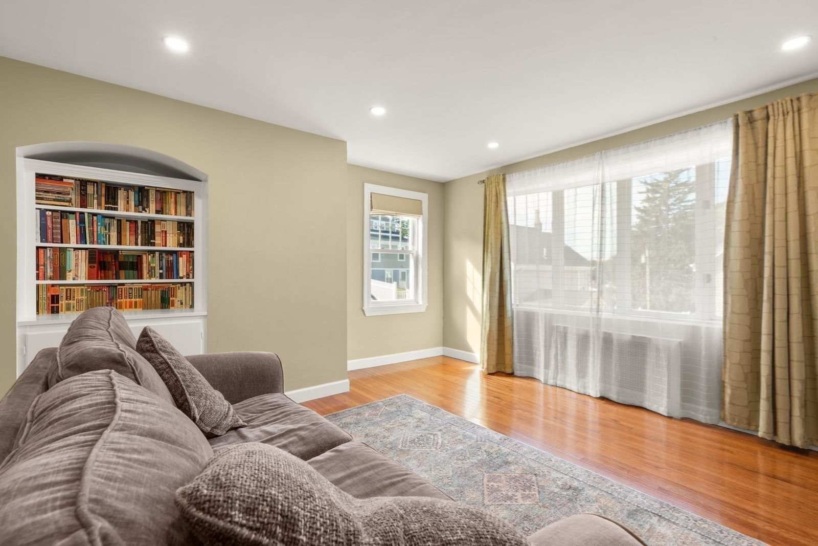 21 Charles St Woburn — Photo 16 of 37