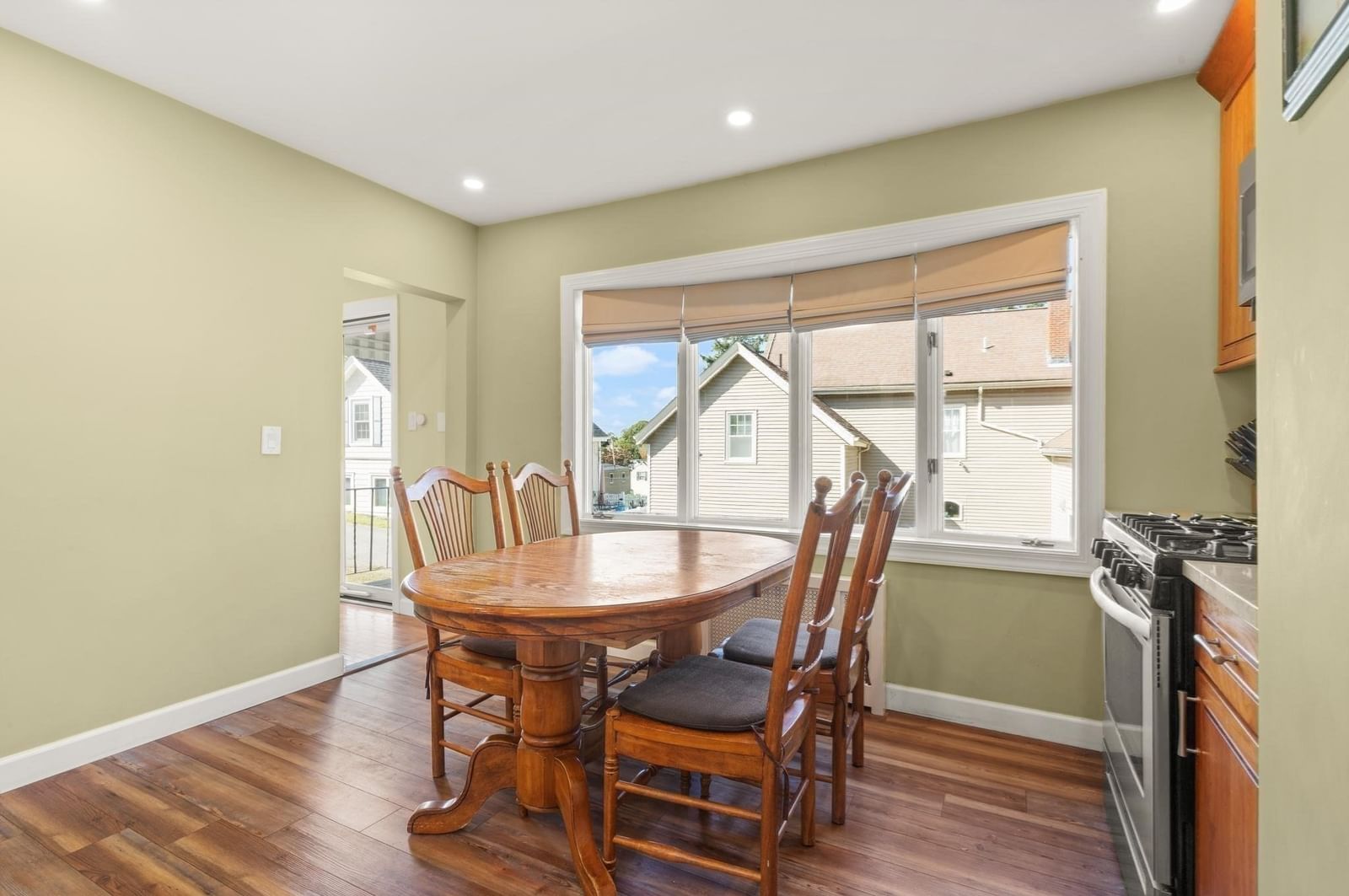 21 Charles St Woburn — Photo 5 of 37