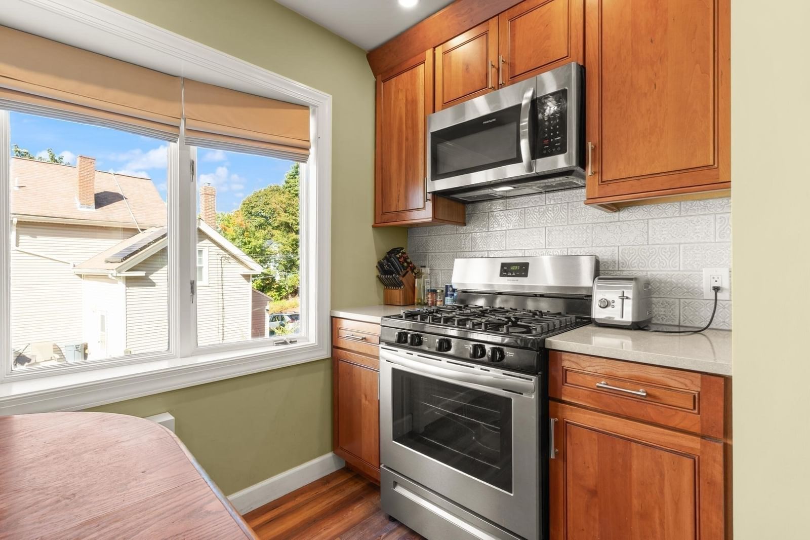 21 Charles St Woburn — Photo 8 of 37