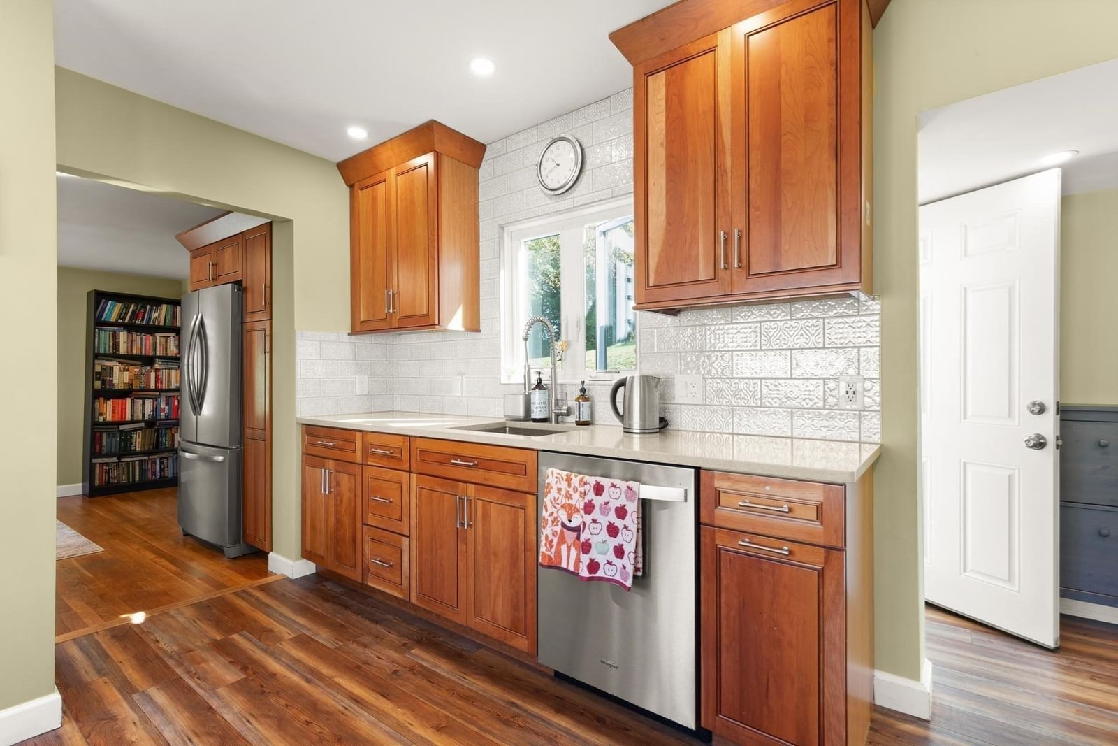 21 Charles St Woburn — Photo 9 of 37