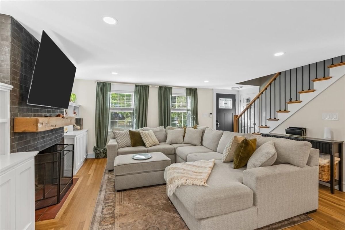 33 Century Rd Weymouth — Photo 3 of 38