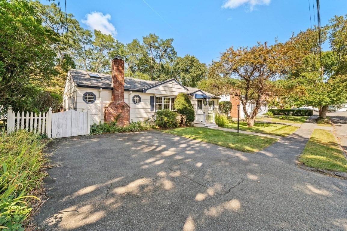 78 Spring View Dr Lynn — Photo 3 of 24