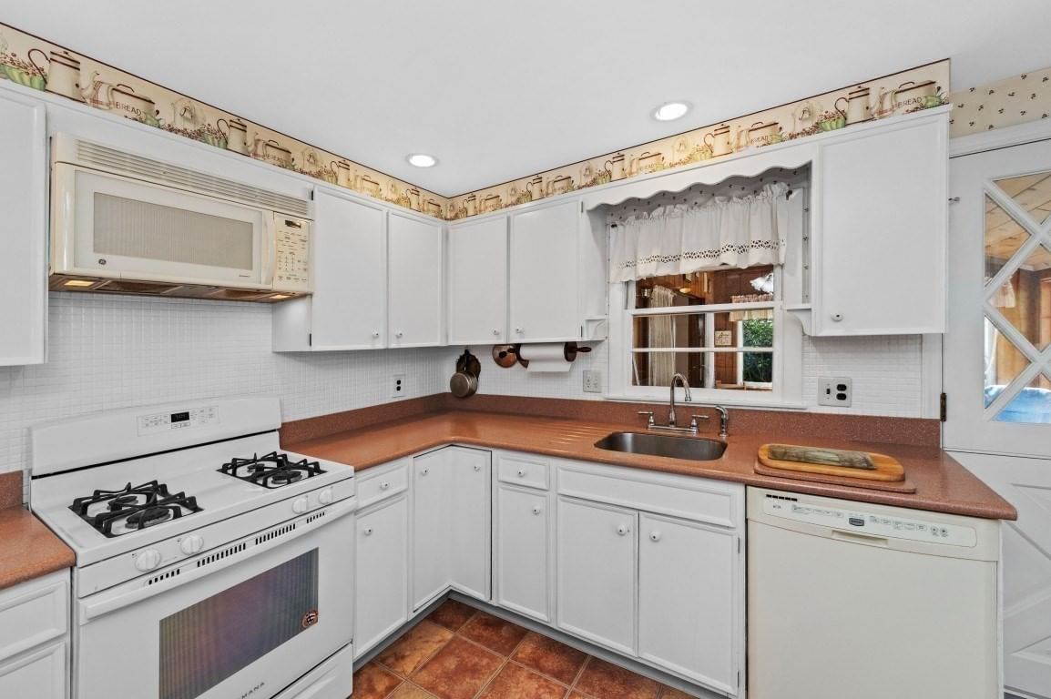 78 Spring View Dr Lynn — Photo 7 of 24