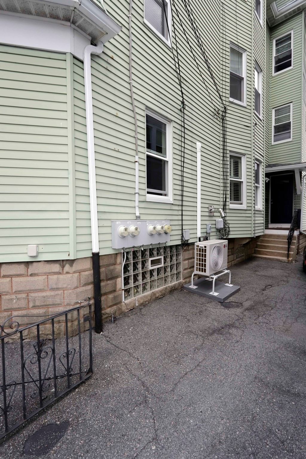 60 Briggs St New Bedford — Photo 5 of 42