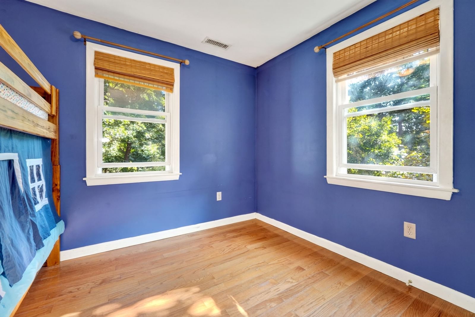 203 Lakeview Ave Tyngsborough — Photo 10 of 38