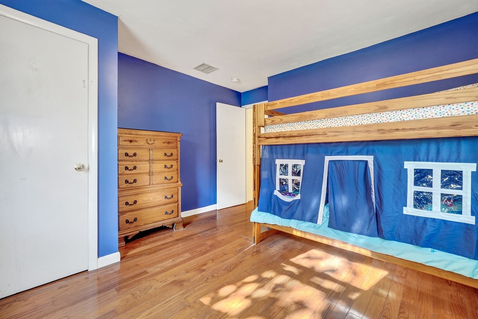 203 Lakeview Ave Tyngsborough — Photo 11 of 38