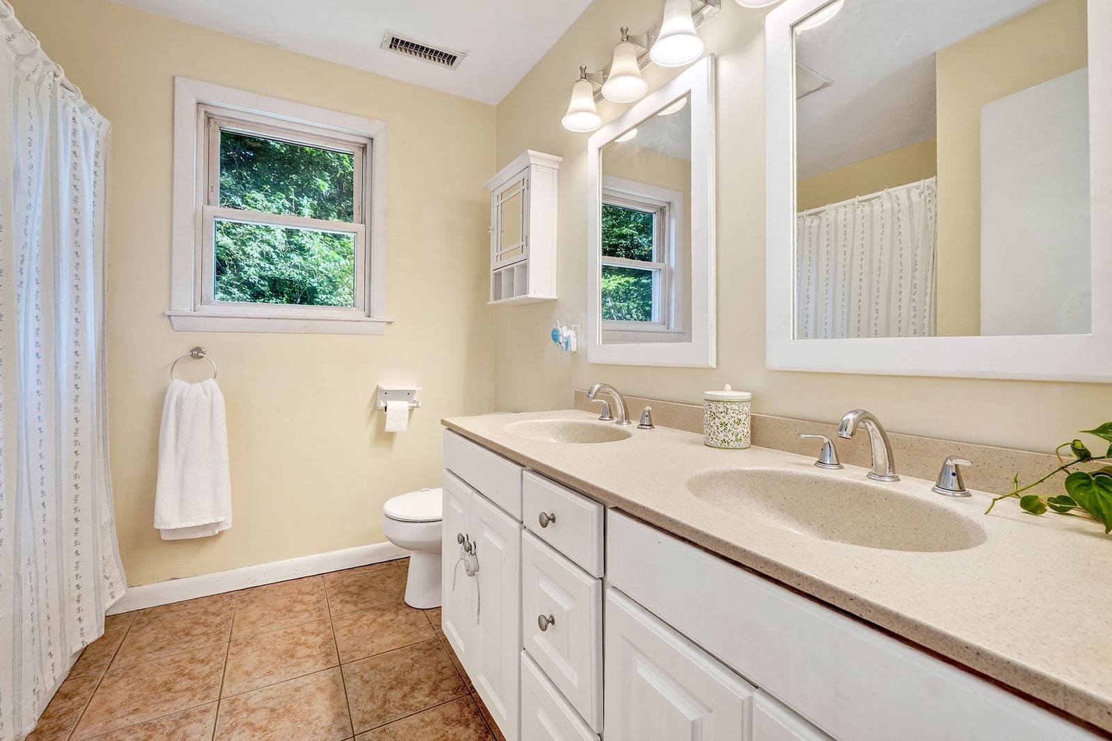 203 Lakeview Ave Tyngsborough — Photo 12 of 38