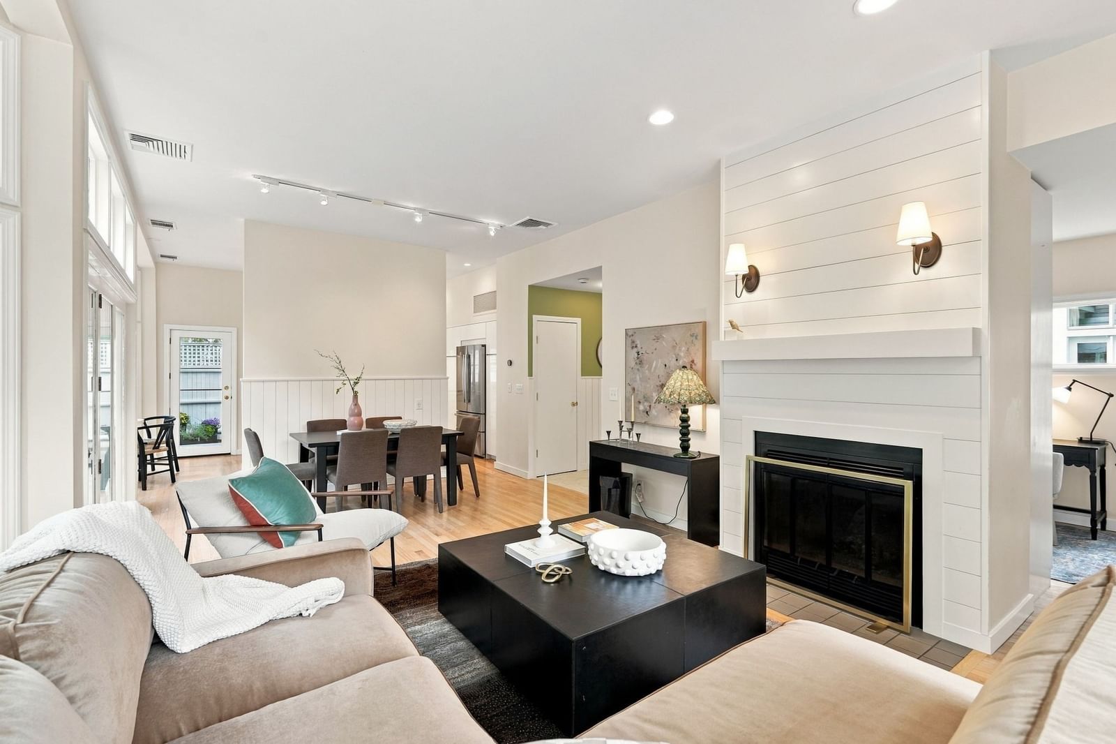 17 Frost St #17 Cambridge — Photo 3 of 38