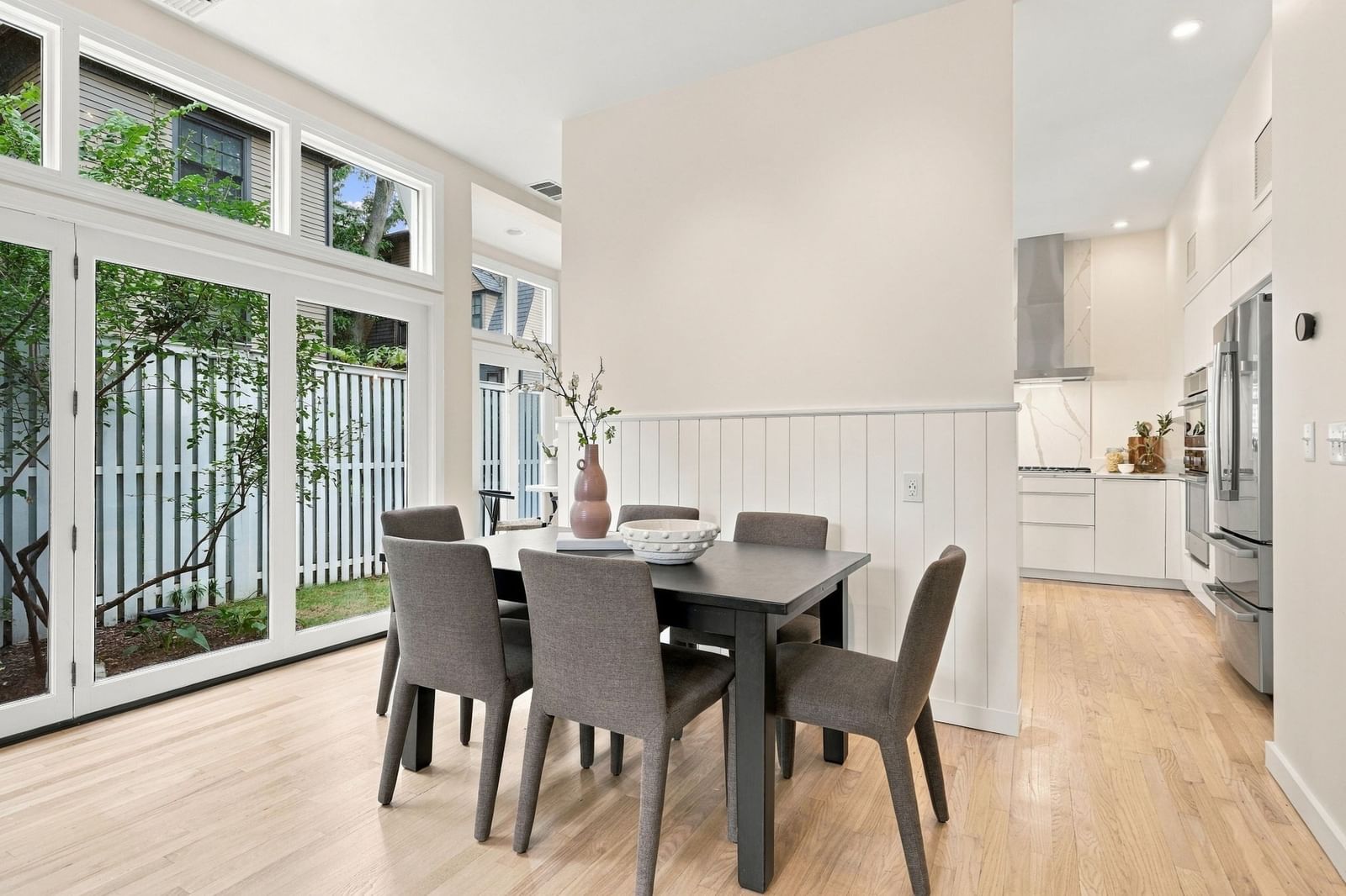 17 Frost St #17 Cambridge — Photo 4 of 38