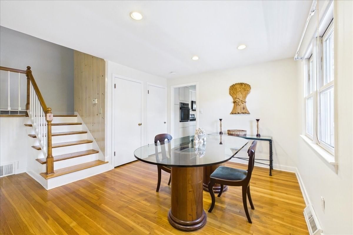 458 Essex Street Weymouth — Photo 16 of 41