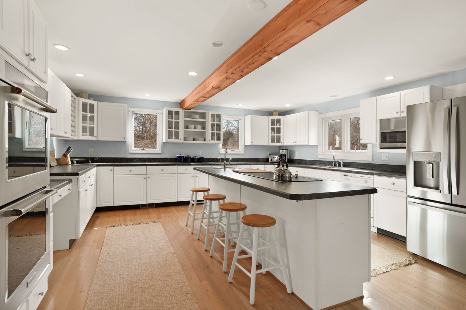 8 Jeffers Way, Aquinnah, MA 02535 photo 2