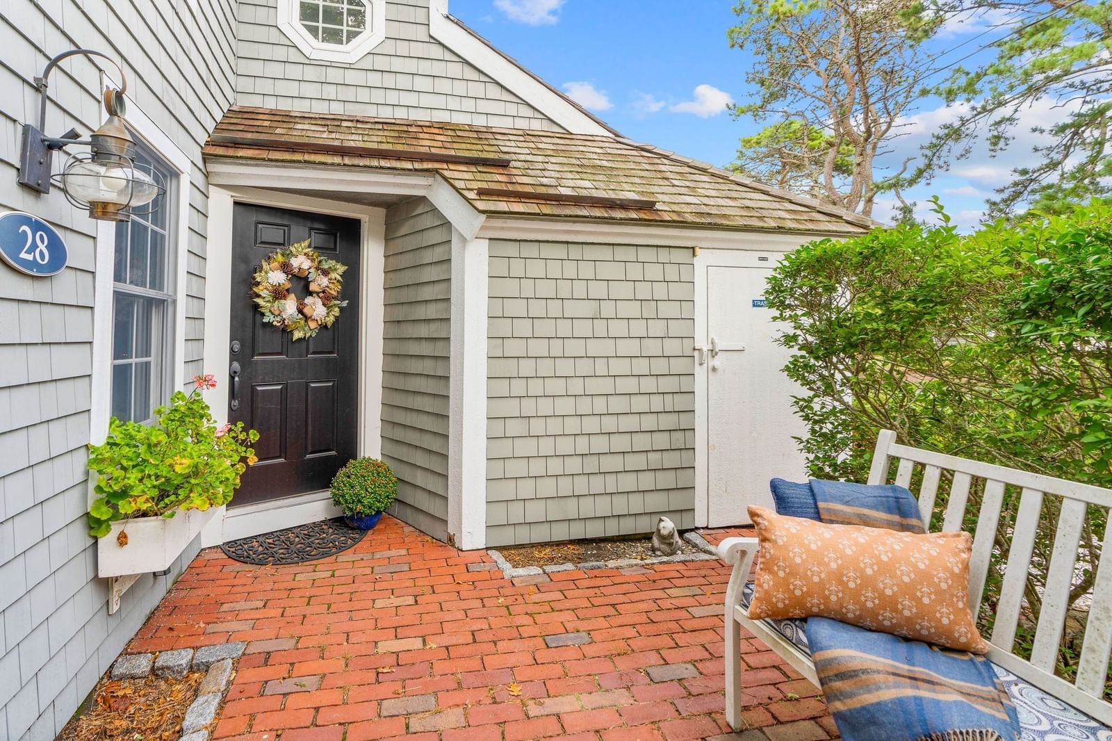 28 Flying Cloud Cr Mashpee — Photo 2 of 29