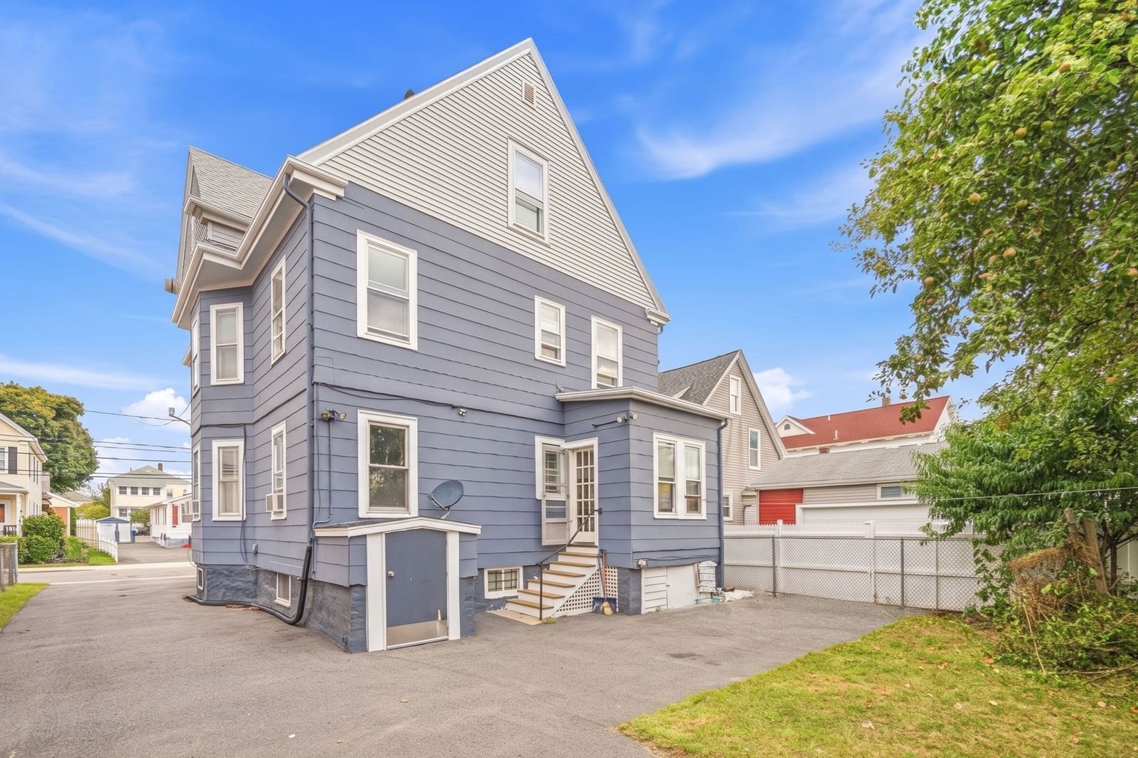 91 Pomona Street Revere — Photo 3 of 42