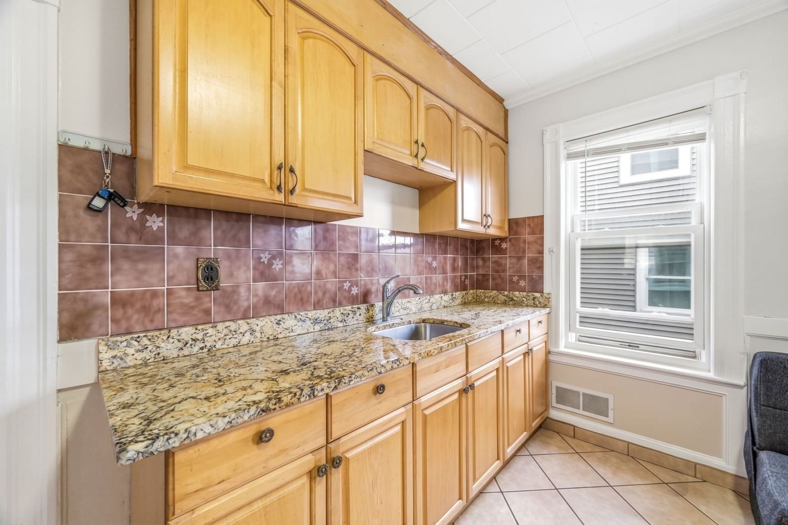 91 Pomona Street Revere — Photo 8 of 42