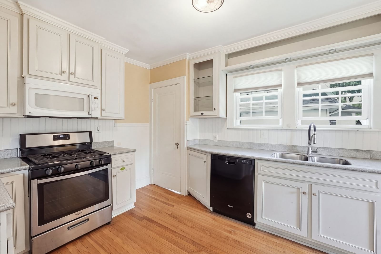 45 Bronson Ter Springfield — Photo 6 of 42