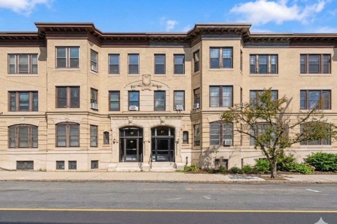 97 Marion Street #5 Brookline — Photo 10 of 11