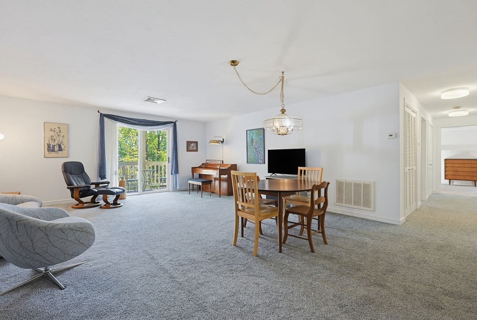 47 Rose Ct #47 Norwood — Photo 3 of 33