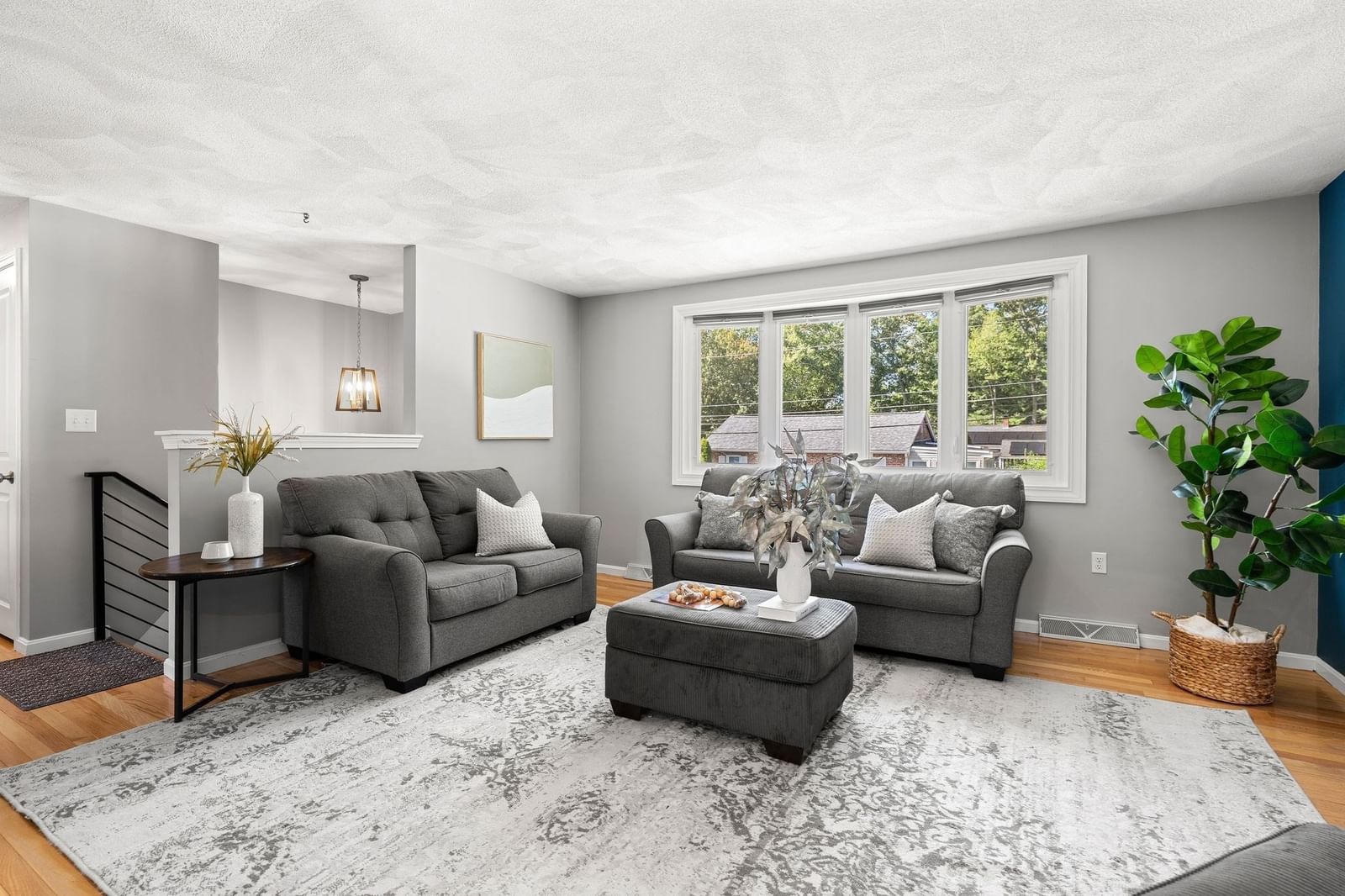 20 Humboldt Ave Burlington — Photo 3 of 42