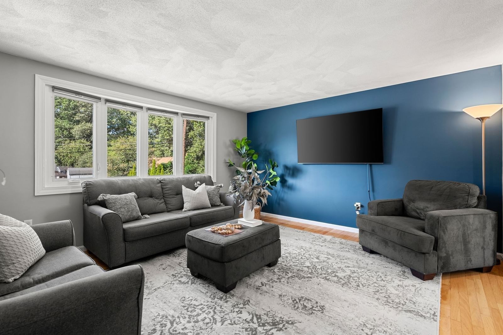 20 Humboldt Ave Burlington — Photo 4 of 42