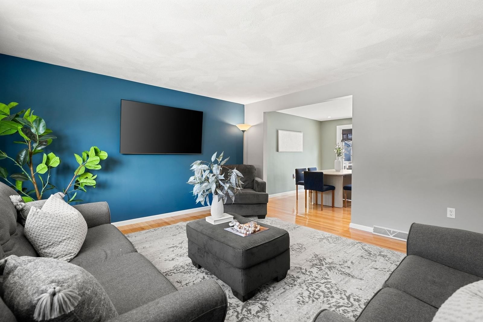 20 Humboldt Ave Burlington — Photo 5 of 42