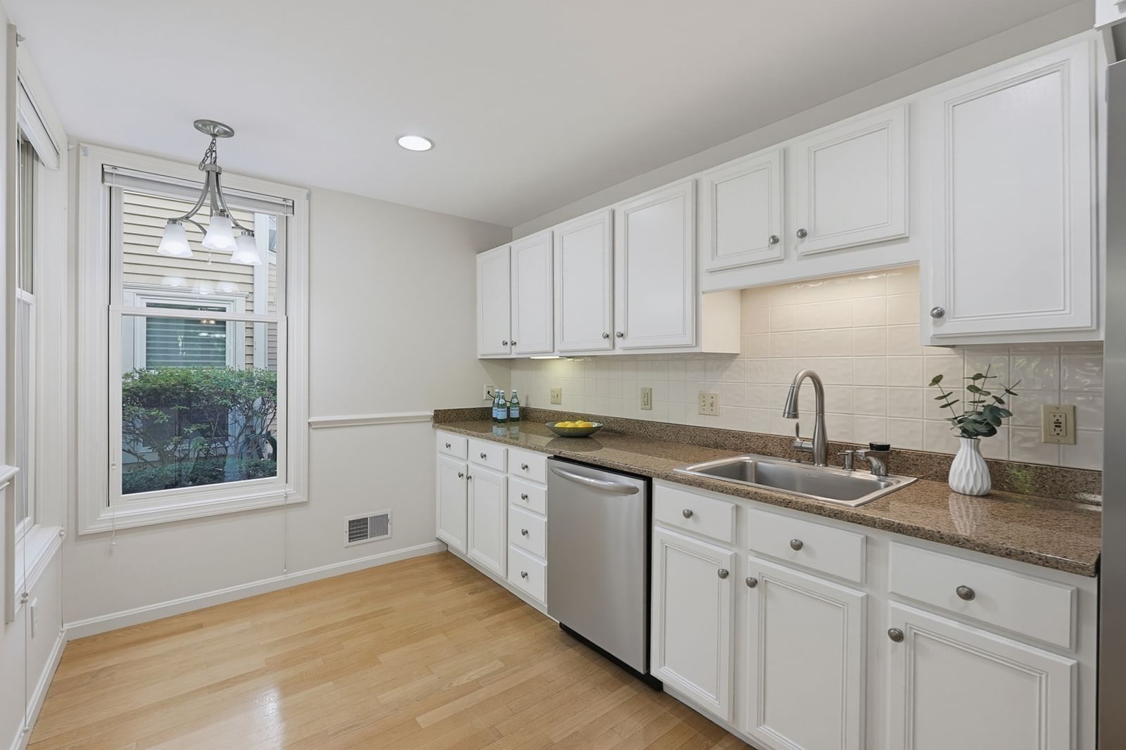 85 Hammond Pl #85 Woburn — Photo 10 of 35