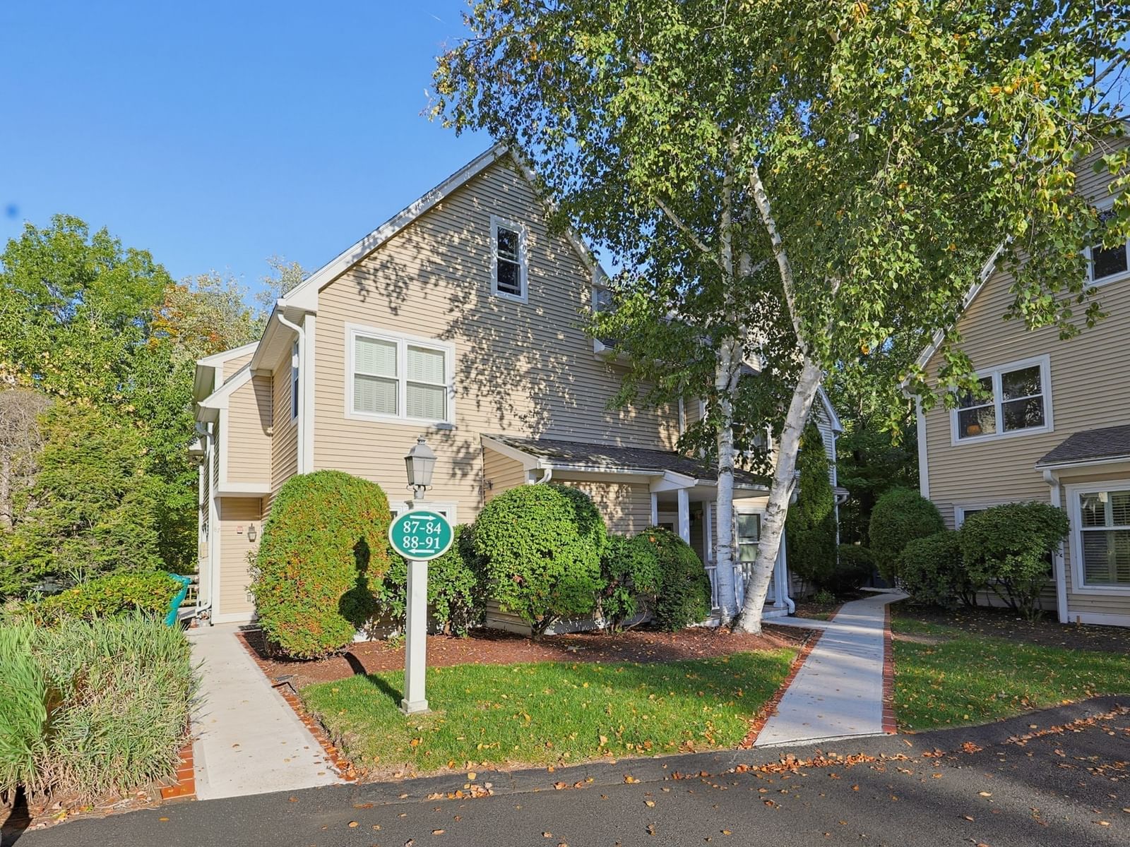 85 Hammond Pl #85 Woburn — Photo 2 of 35