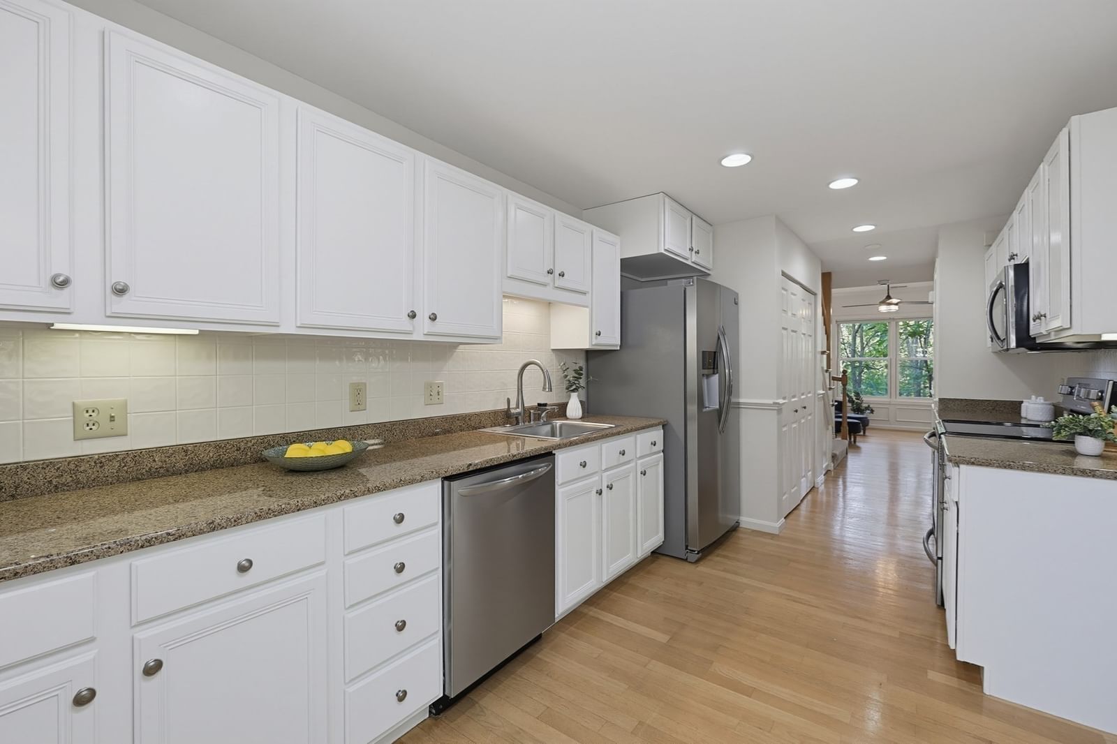 85 Hammond Pl #85 Woburn — Photo 9 of 35