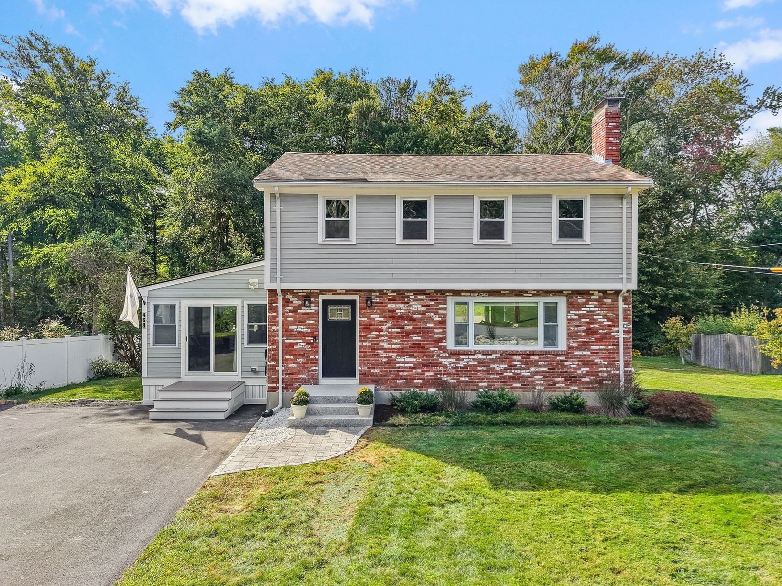 468 Underwood St Holliston — Photo 2 of 38