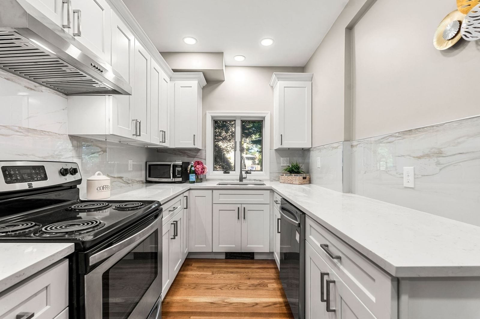 233 Lakeshore Dr Wayland — Photo 8 of 40