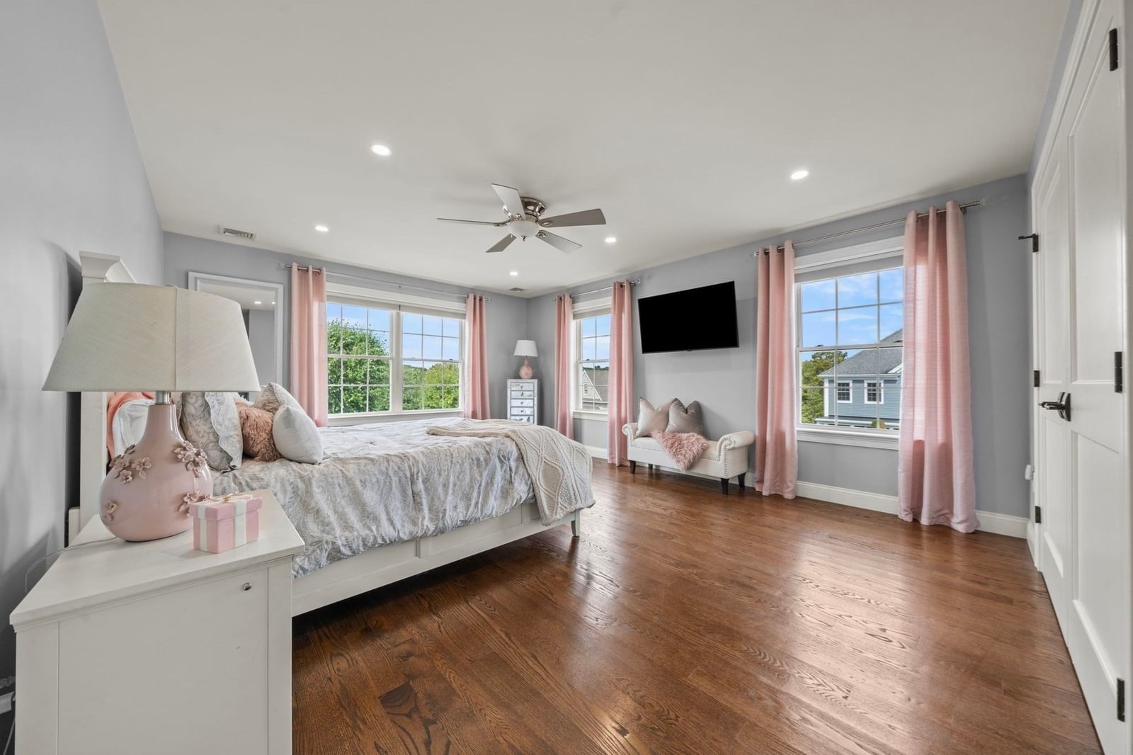 2 Oneil Way Saugus — Photo 16 of 41
