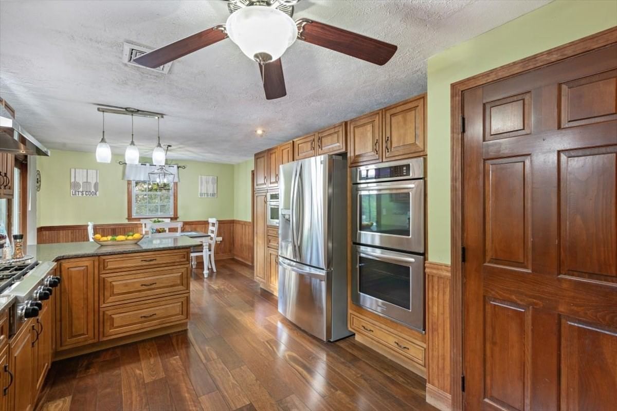 238 Beech St Tewksbury — Photo 11 of 38