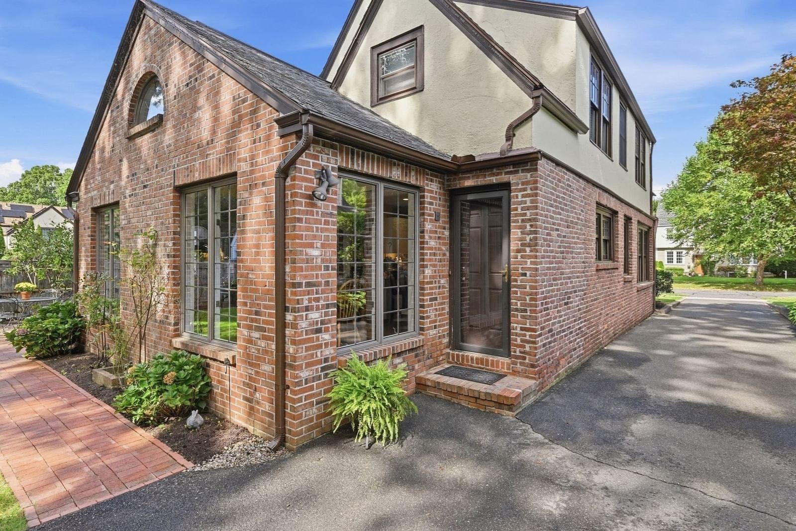 131 Wenonah Rd Longmeadow — Photo 4 of 39