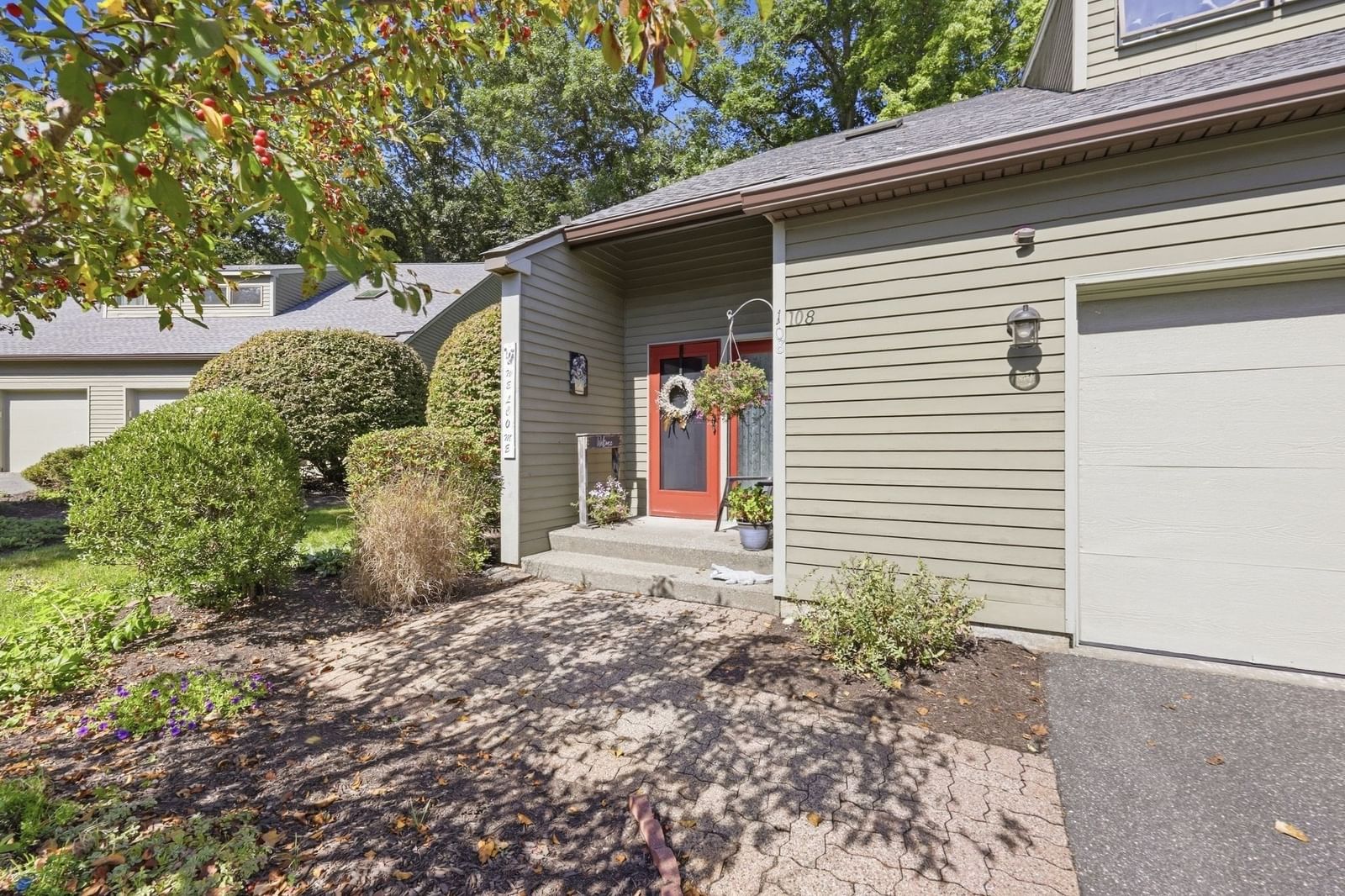 108 Fairway Village #108 Northampton — Photo 3 of 32