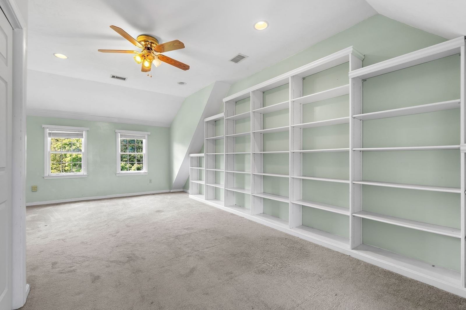 28 Farmington Drive Shrewsbury — Photo 30 of 41