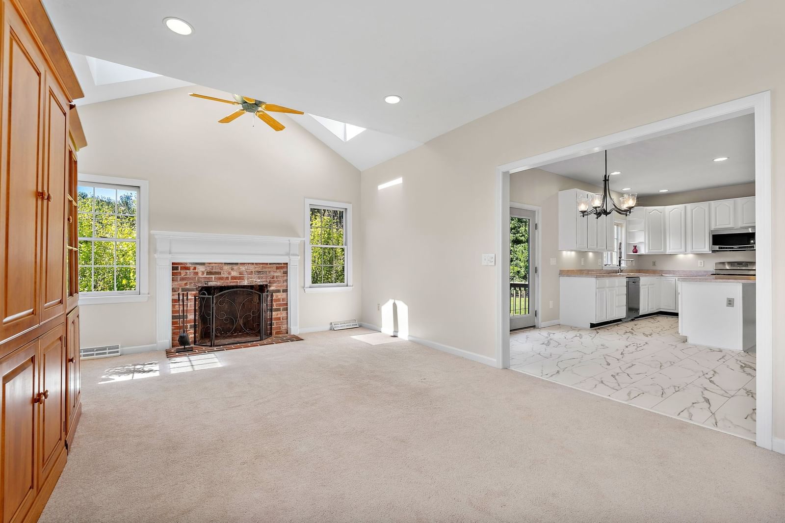 28 Farmington Drive Shrewsbury — Photo 4 of 41