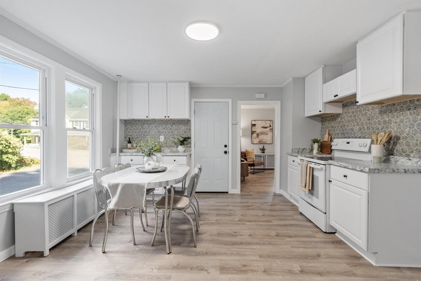 255 Greenwood St Gardner — Photo 3 of 33