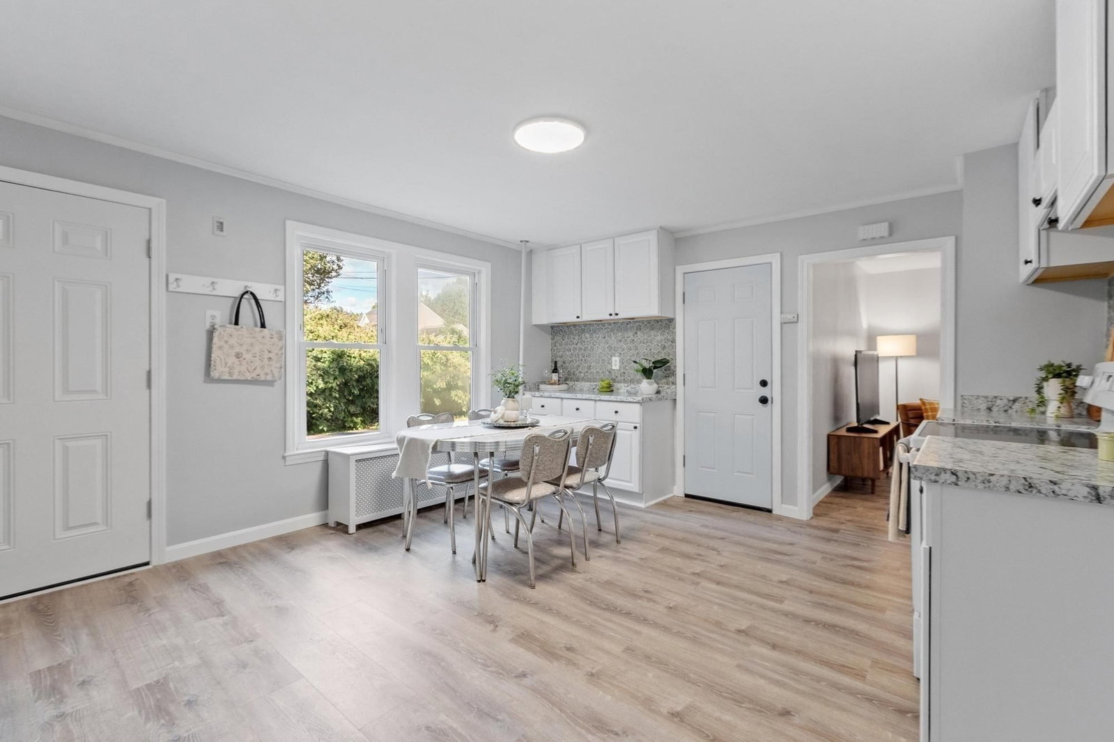 255 Greenwood St Gardner — Photo 4 of 33
