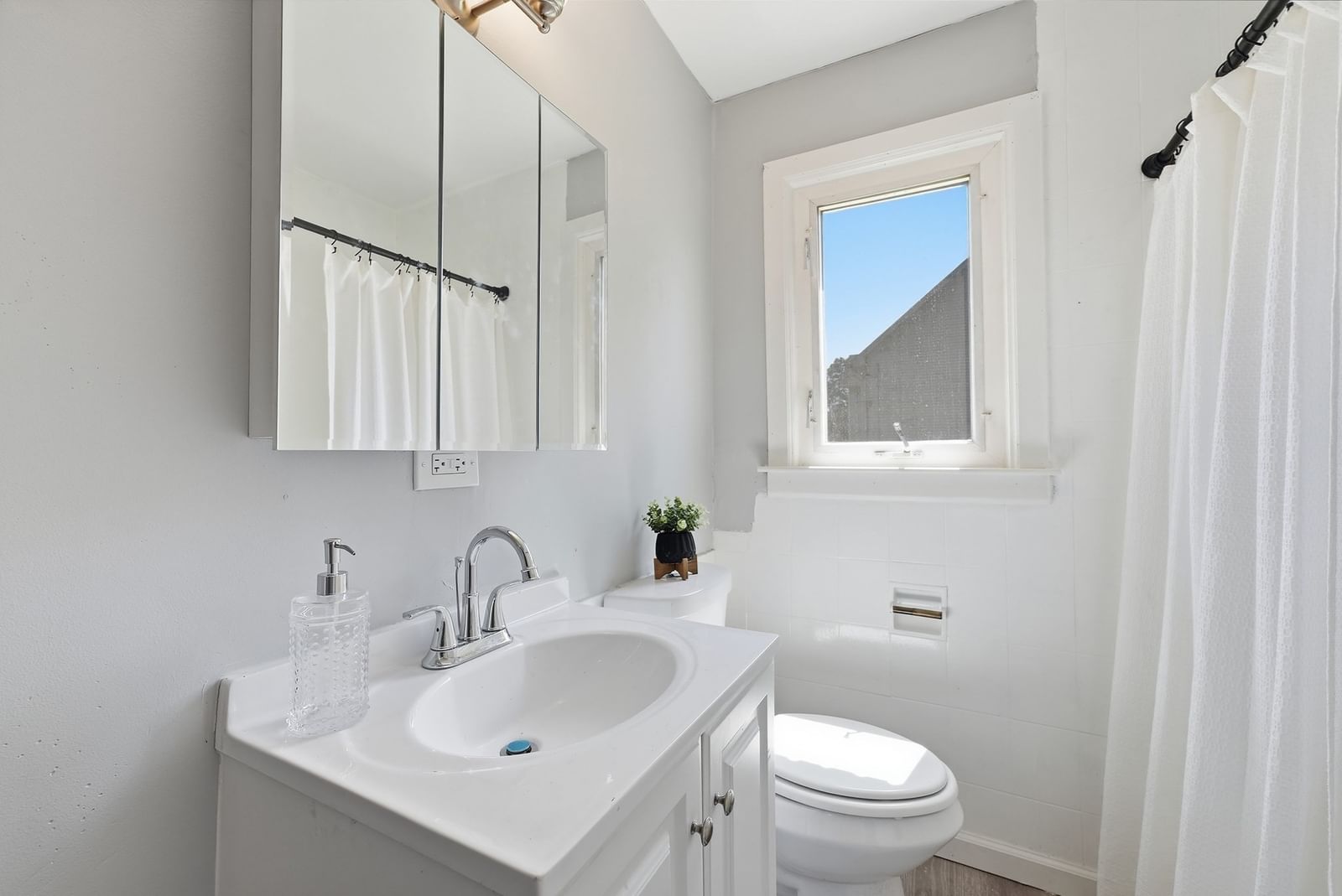 78 Wollaston St Springfield — Photo 13 of 36