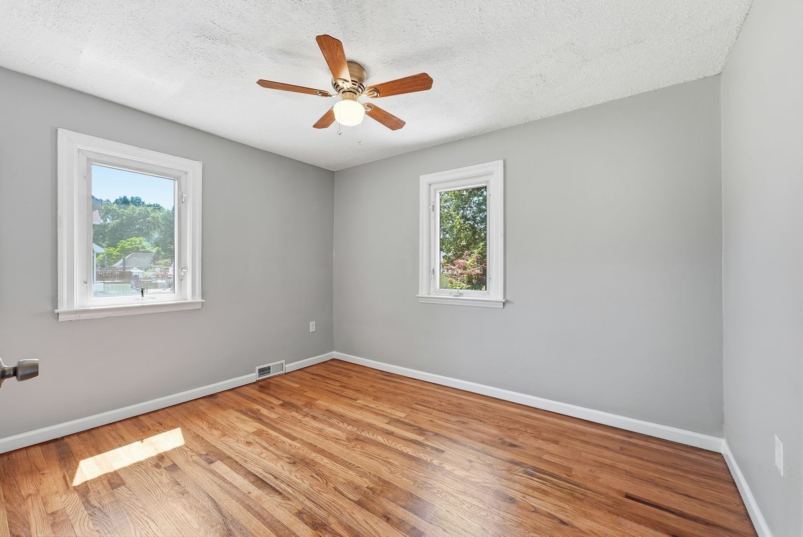 78 Wollaston St Springfield — Photo 17 of 36