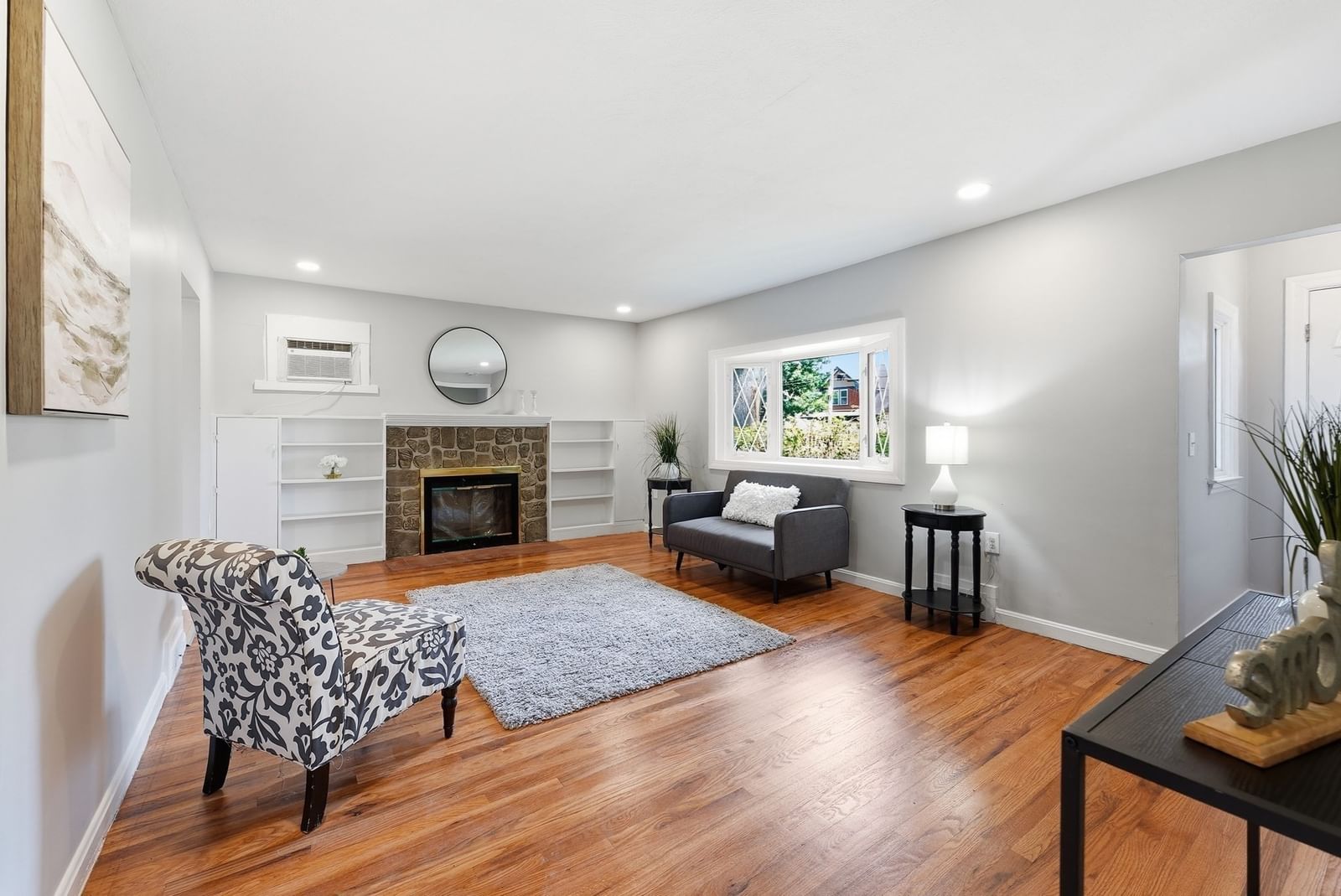 78 Wollaston St Springfield — Photo 4 of 36