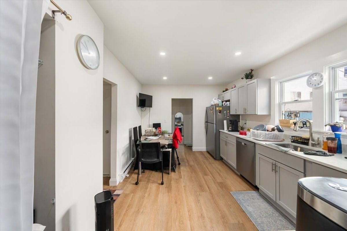 528 Ferry St Everett — Photo 4 of 29