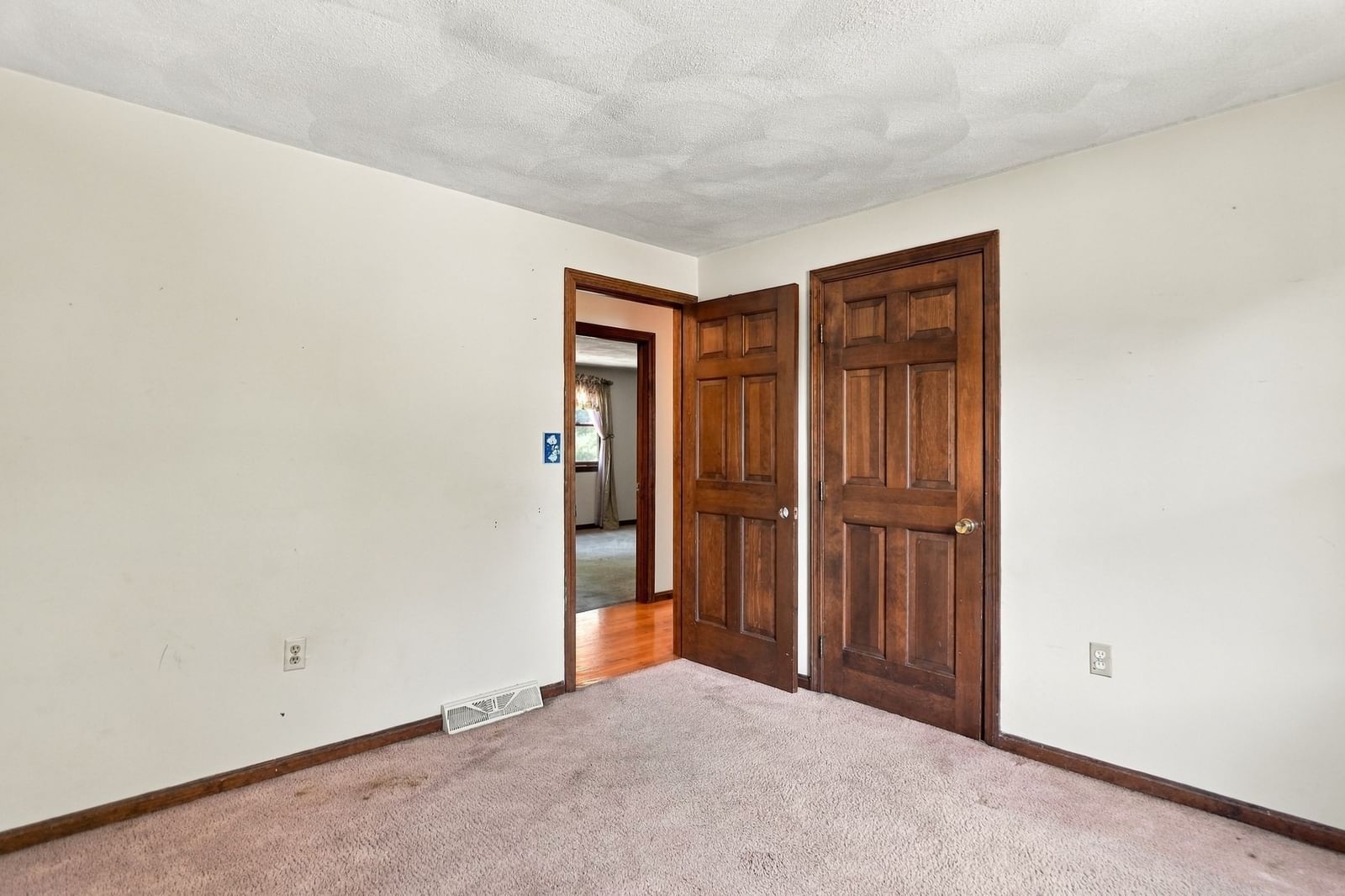 2 Clifford Road Burlington — Photo 26 of 42