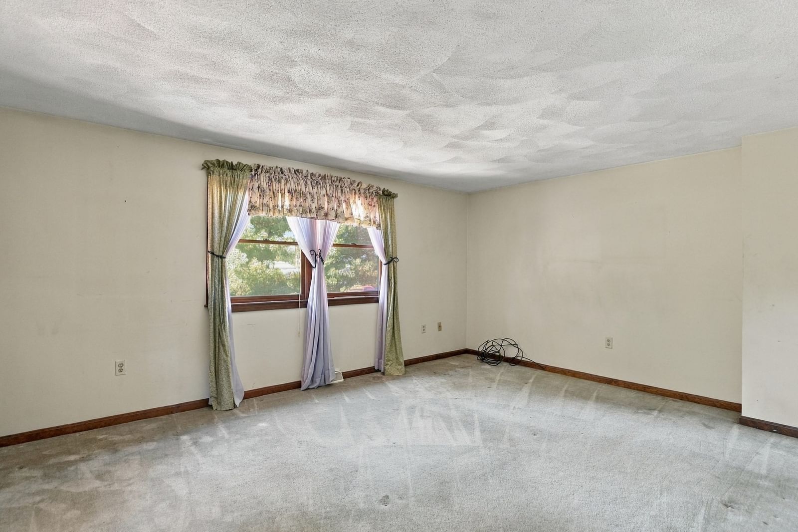 2 Clifford Road Burlington — Photo 33 of 42