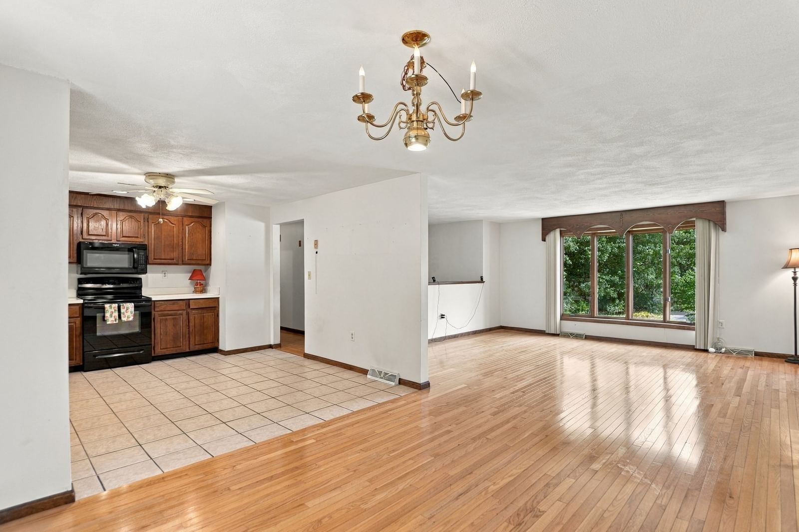 2 Clifford Road Burlington — Photo 6 of 42
