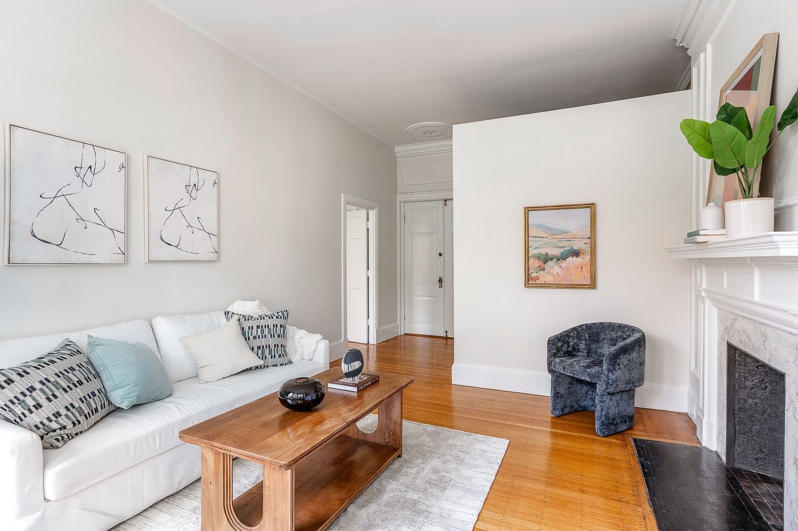 411 Beacon St #5 Boston — Photo 4 of 12