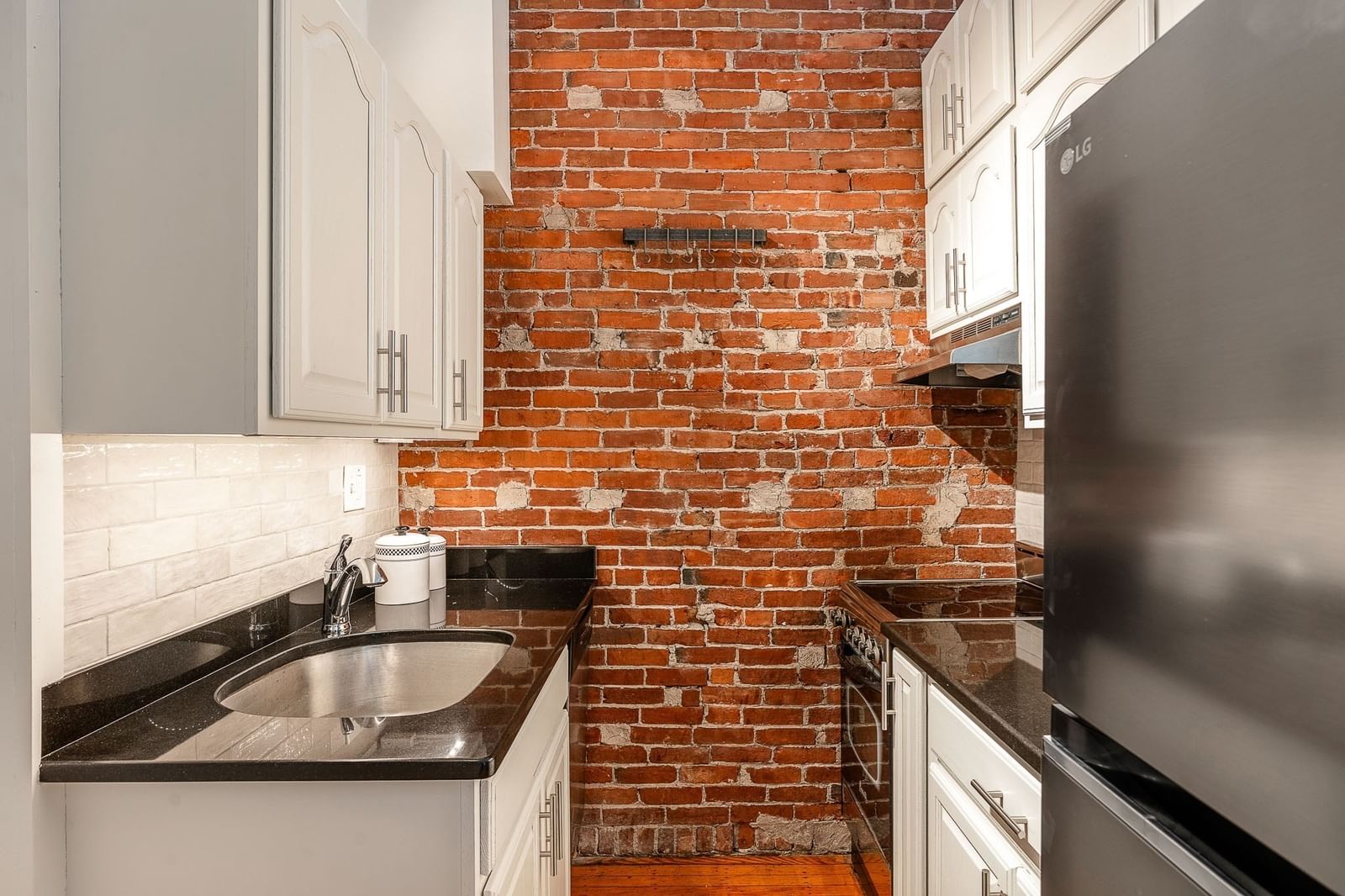411 Beacon St #5 Boston — Photo 5 of 12