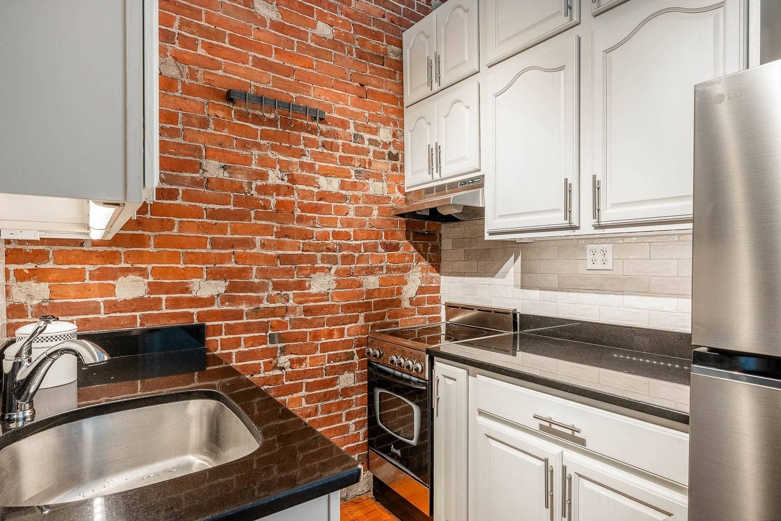 411 Beacon St #5 Boston — Photo 7 of 12