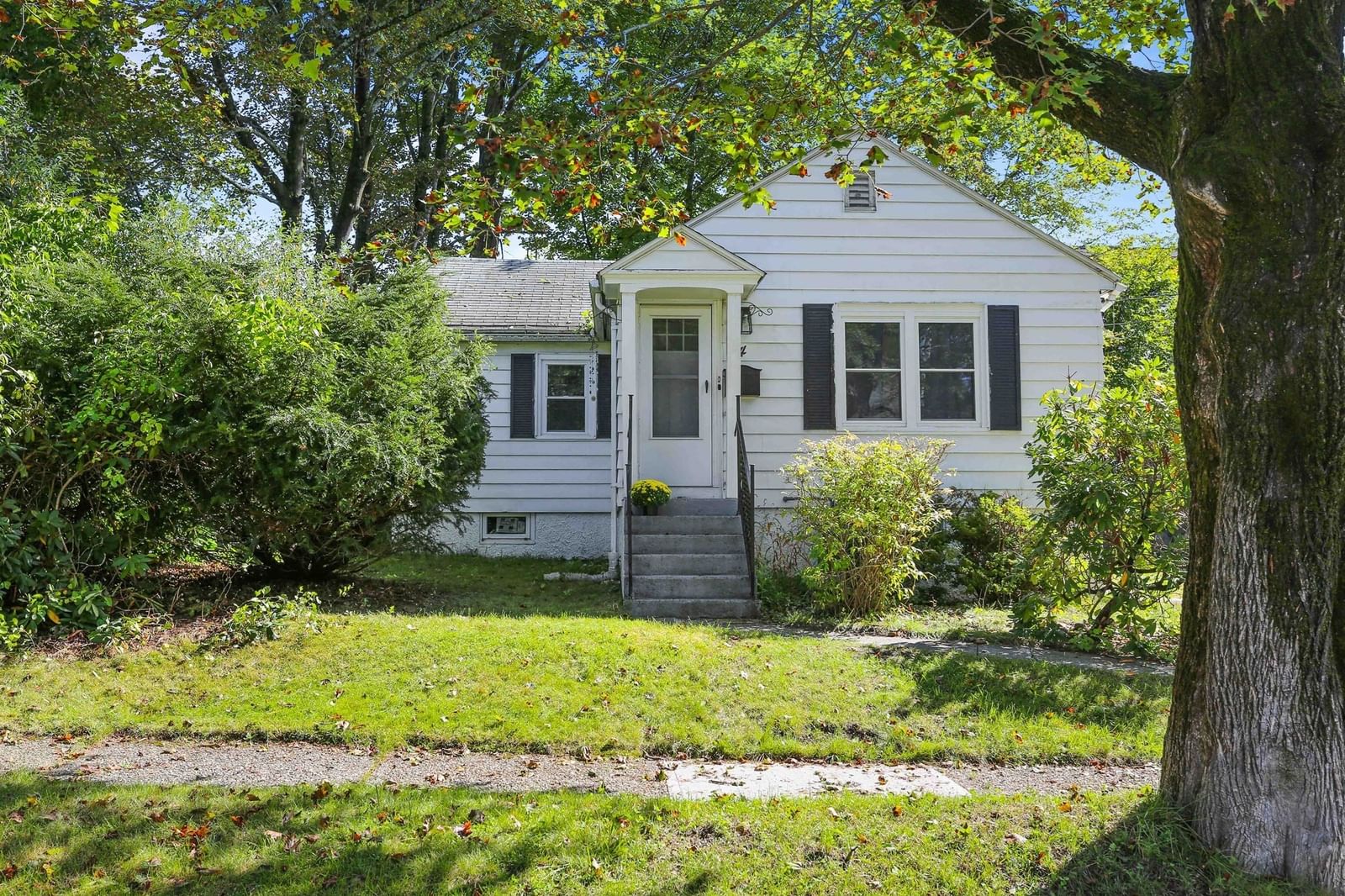 4 Pomona Rd Worcester — Photo 2 of 7